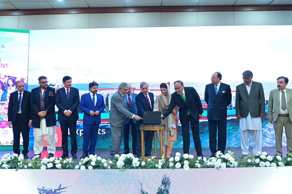 Pakistan PM Unveils 5-Year Economic Plan, Urges Unity