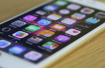 Apple (NasdaqGS:AAPL) Sees 10% Price Dip Despite Launch Of MacBook Air With M4 Chip