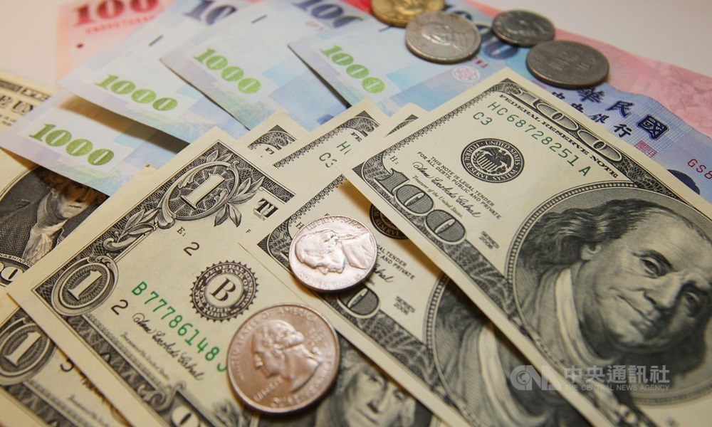 U.S. dollar closes sharply higher on Taipei forex market - Focus Taiwan