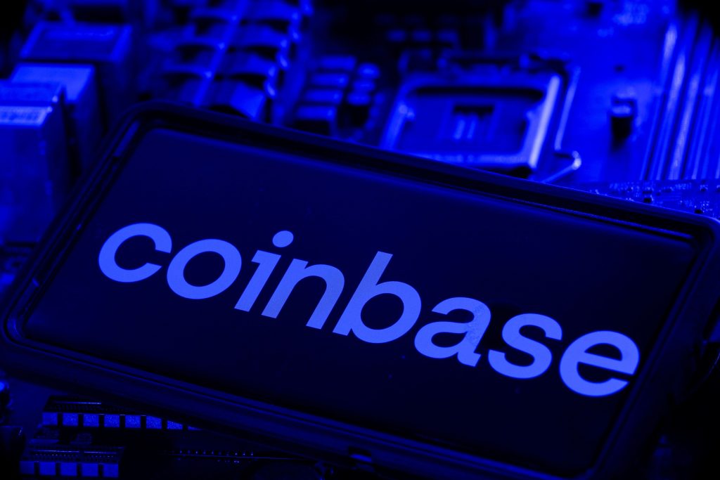 Coinbase CEO Says Bitcoin Can Strengthen the US Dollar