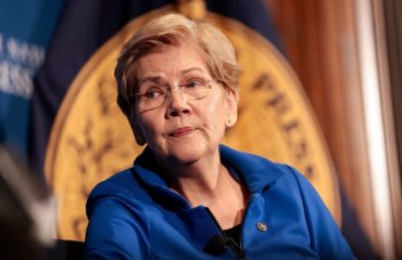 Elizabeth Warren says Democrats need to ‘read the room’ on the economy