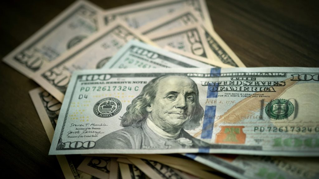 Dollar gains as investors flee risk on escalating Middle East war